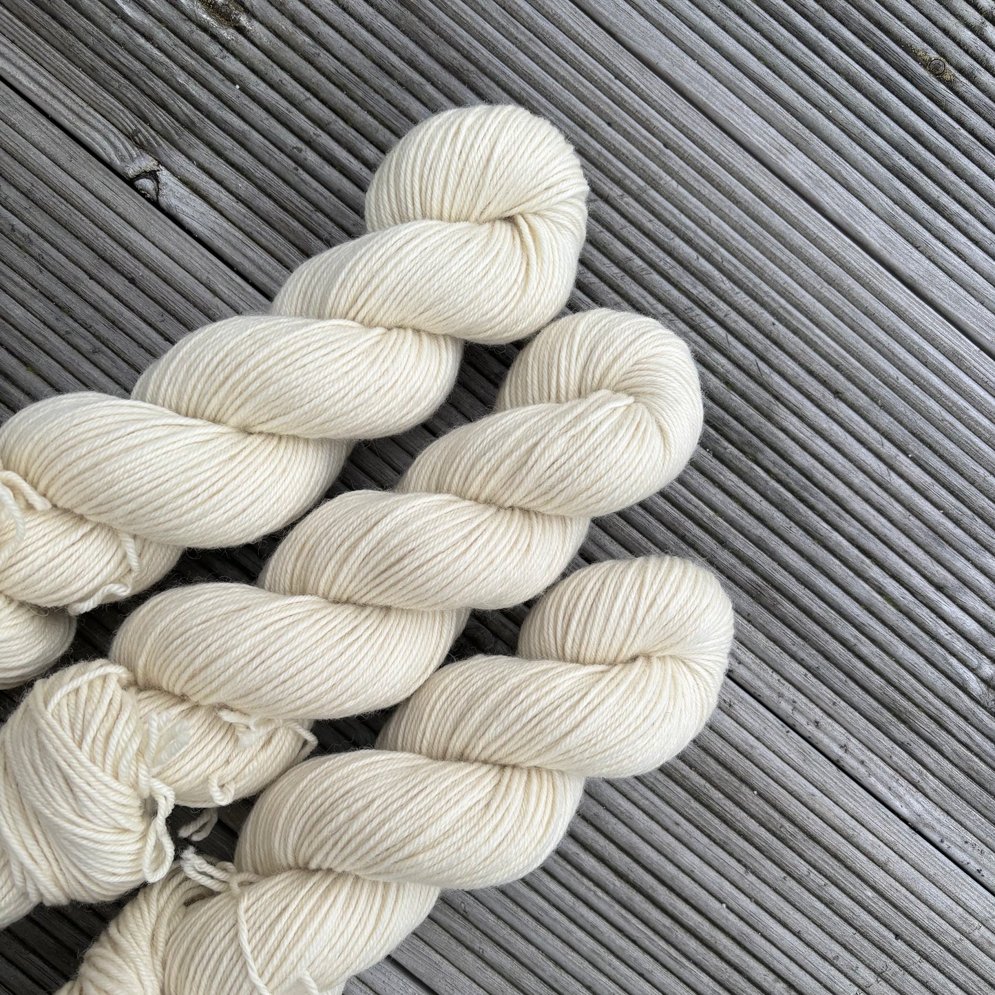 Highland Wool / Naturhvid (ufarvet)