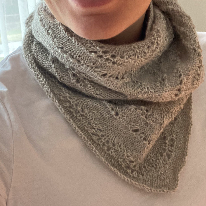 Lunas Tørklæde / KnitVik - strikkeopskrift/strikkekit